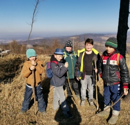 Přes sedlo, lesy a louky